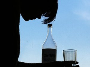 Мама напоила младенца спиртным Мама напоила младенца спиртным