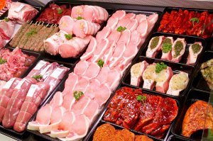 Полиция арестовала шутников за порчу продуктов Полиция арестовала шутников за порчу продуктов