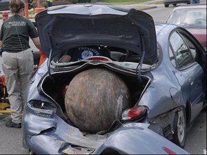 Строительный шар устроил хаос в студенческом городке Строительный шар устроил хаос в студенческом городке